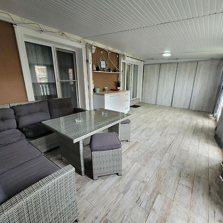 La Dolce Vita Apartment Stefanestii de Jos Esterno foto